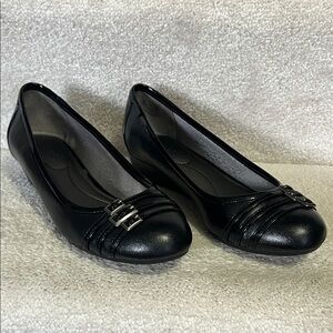 Life Stride Black Women's Heels with Buckle Detail Size 7 1/2 WIDE